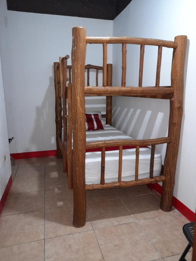 Hostal Blood Moon Rio Dulce Town Exterior foto