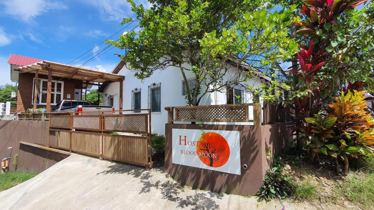 Hostal Blood Moon Rio Dulce Town Exterior foto
